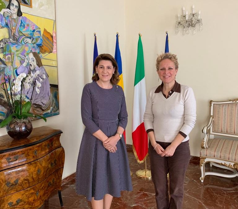 Urme de Bucurie, cartea președintei noastre, prezentată la Ambasada României în Italia